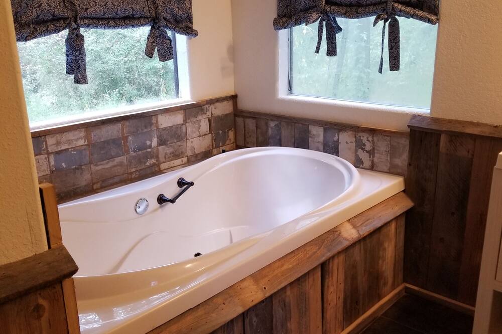 Photo of Bathroom in Hernando