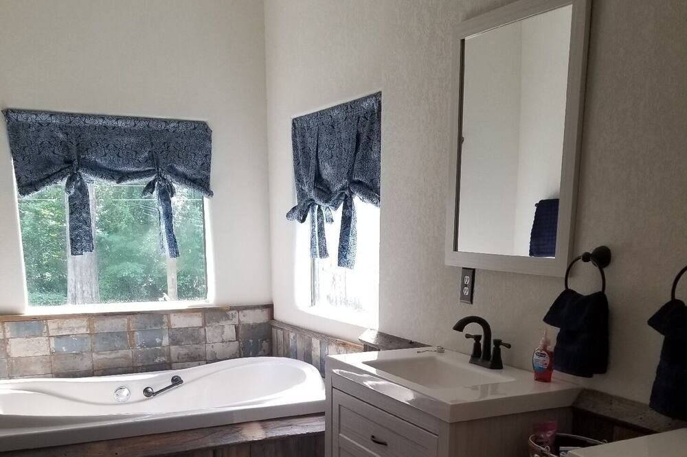 Photo of Bathroom in Hernando