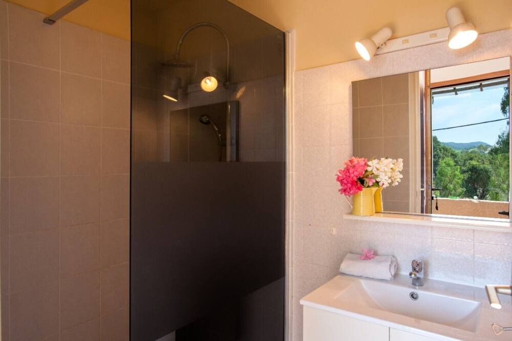 Photo of Bathroom in Solaro