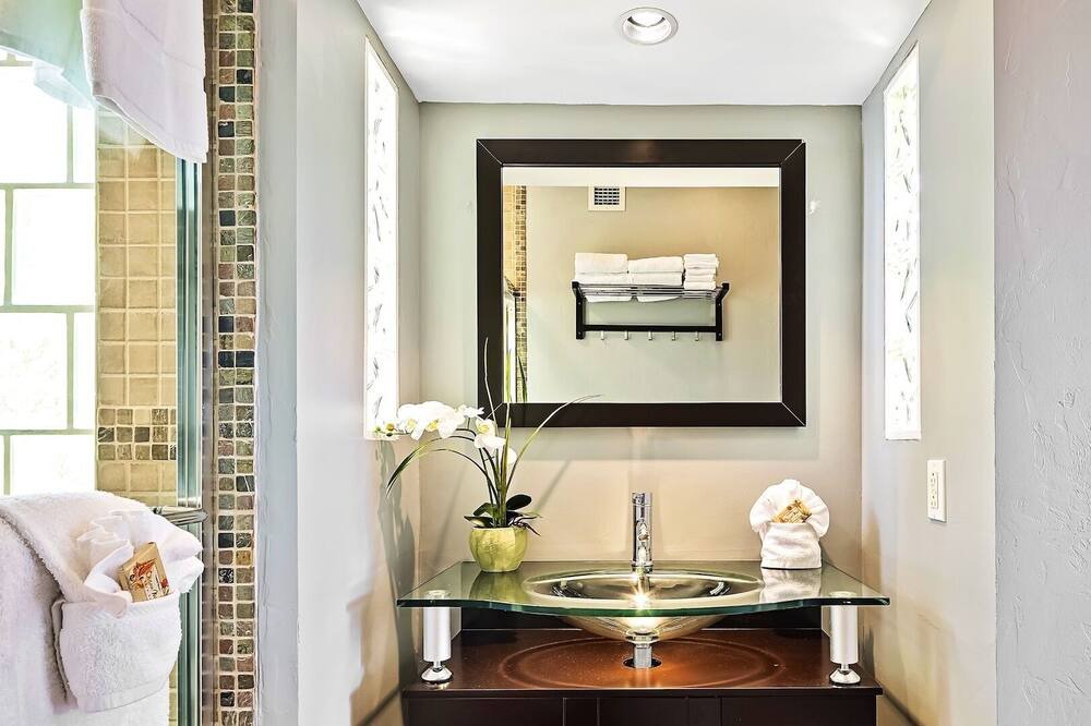 Photo of Bathroom in Midtown