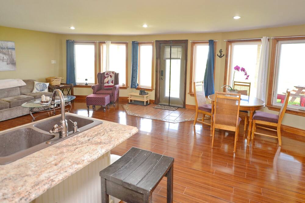 Photo of Livingroom in Afton Station