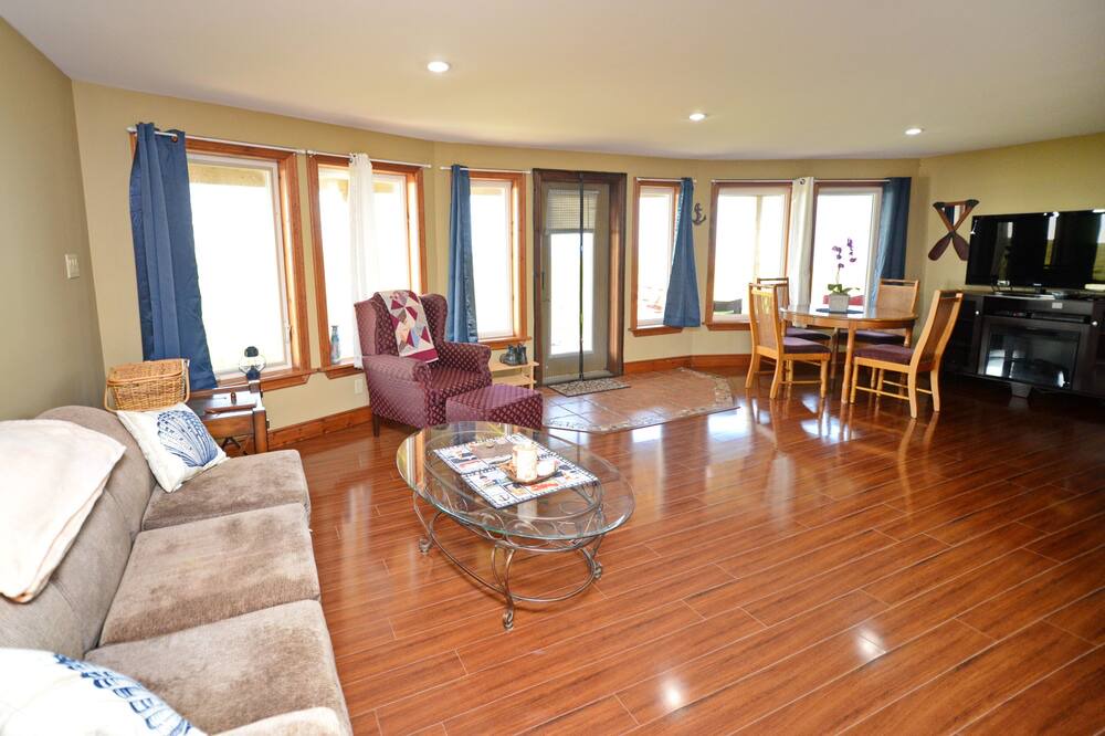 Photo of Livingroom in Afton Station