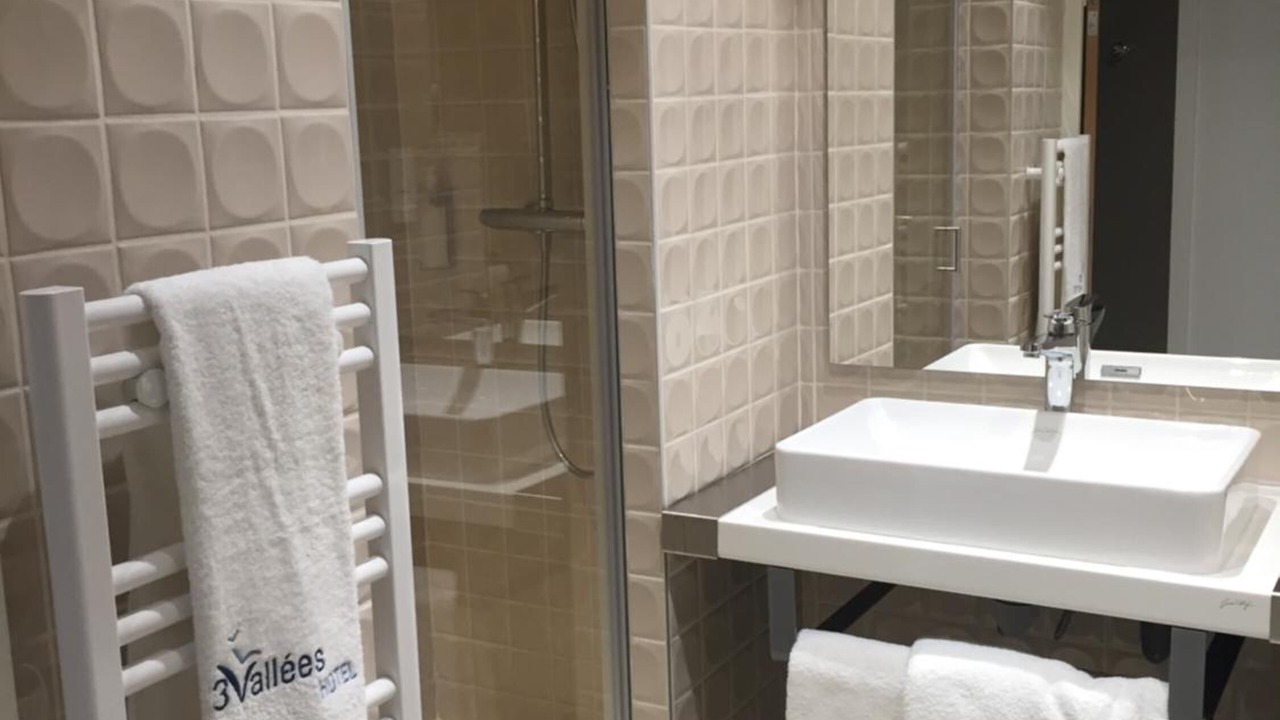 Photo of Bathroom in Saran