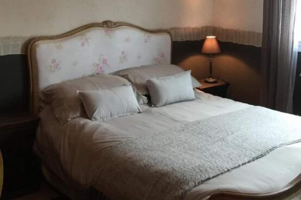 Photo of Bedroom in Corlay