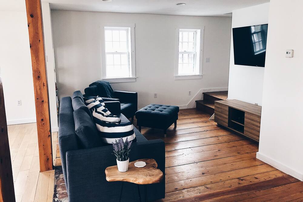 Photo of Livingroom in Sunapee