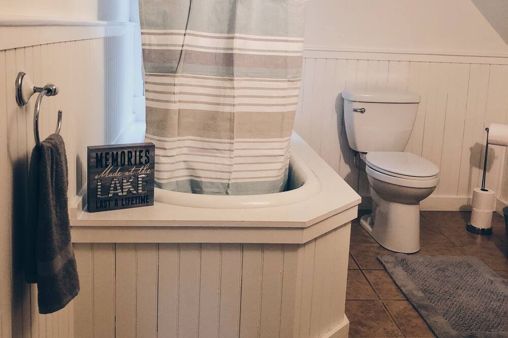 Photo of Bathroom in Sunapee