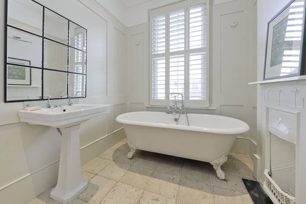 Photo of Bathroom in Northcote