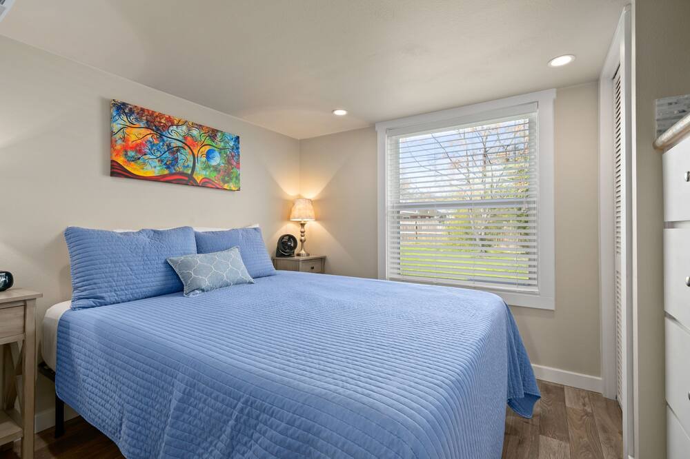 Photo of Bedroom in Staples