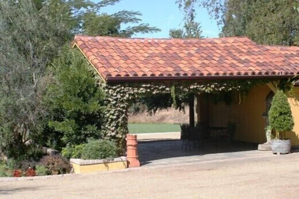 Photo of Outdoor in North Woodbridge