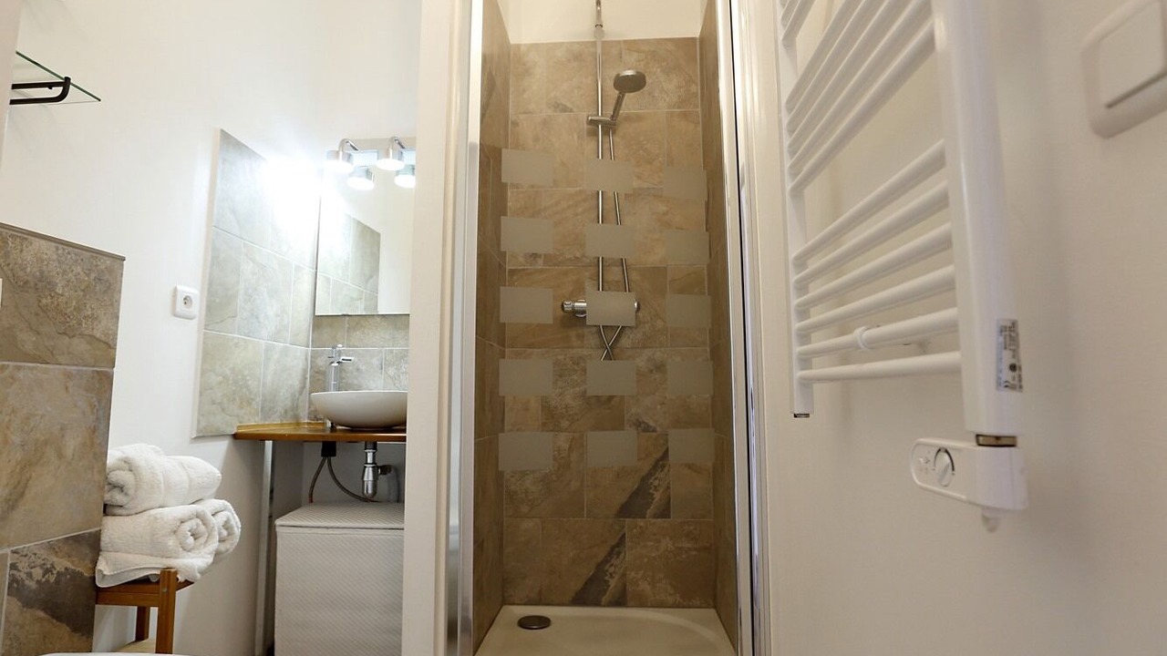 Photo of Bathroom in Chinon