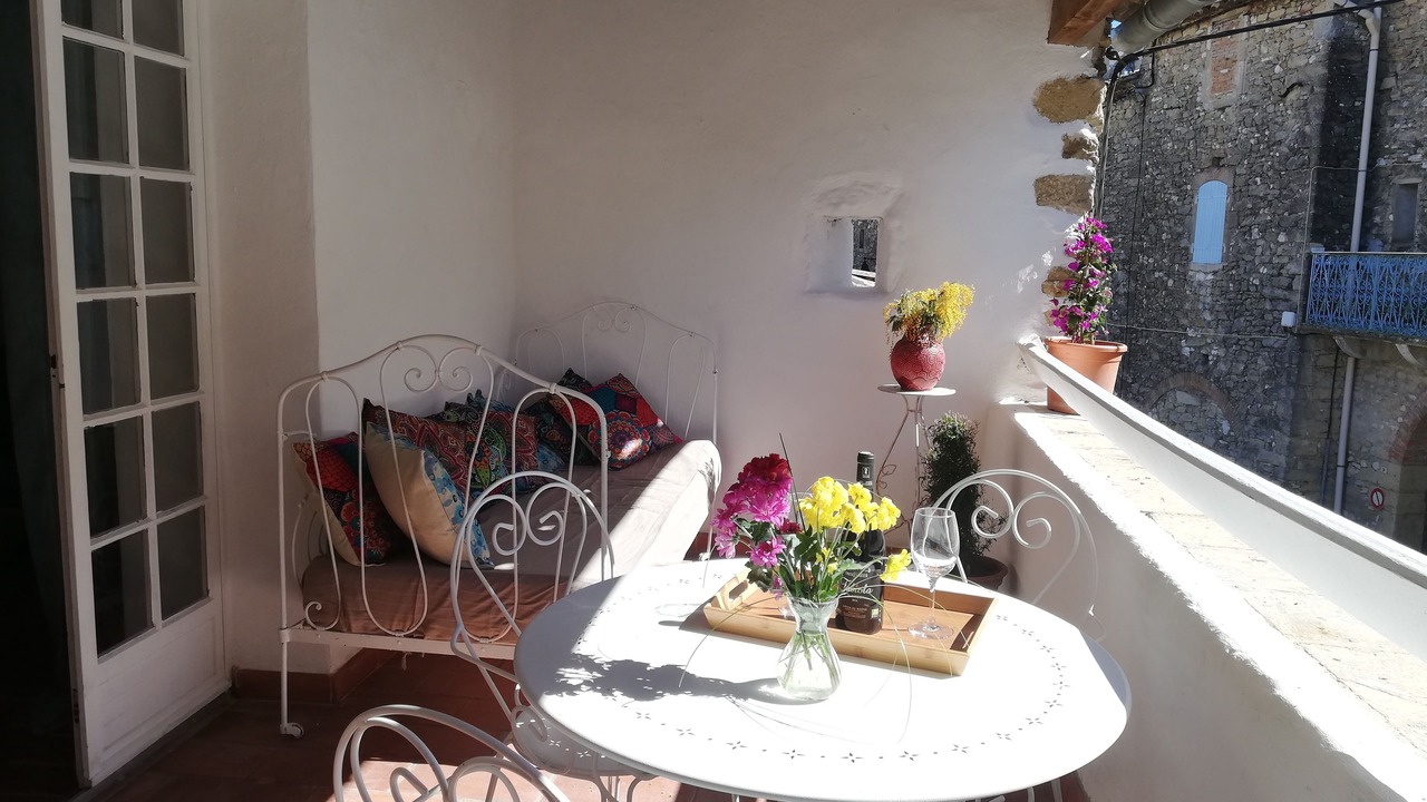 Photo of Patio Balcony in Saint-Andre-de-Roquepertuis