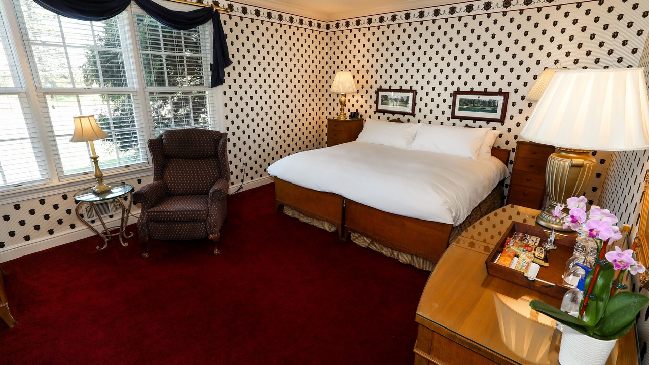 Photo of Bedroom in Plum