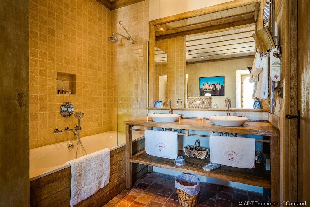 Photo of Bathroom in Lemere