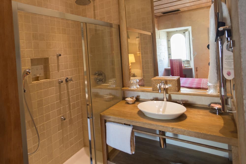 Photo of Bathroom in Lemere