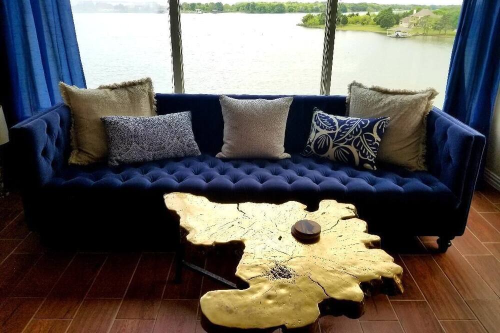 Photo of Livingroom in Eureka