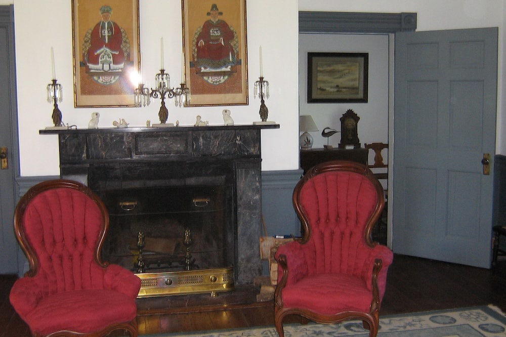 Photo of Livingroom in Davis Wharf