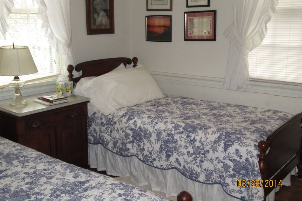 Photo of Bedroom in Davis Wharf