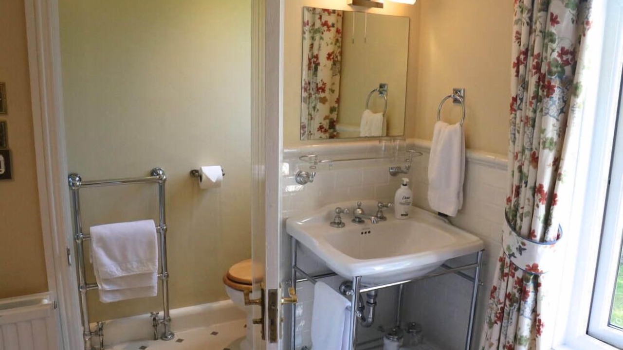 Photo of Bathroom in Budleigh Salterton