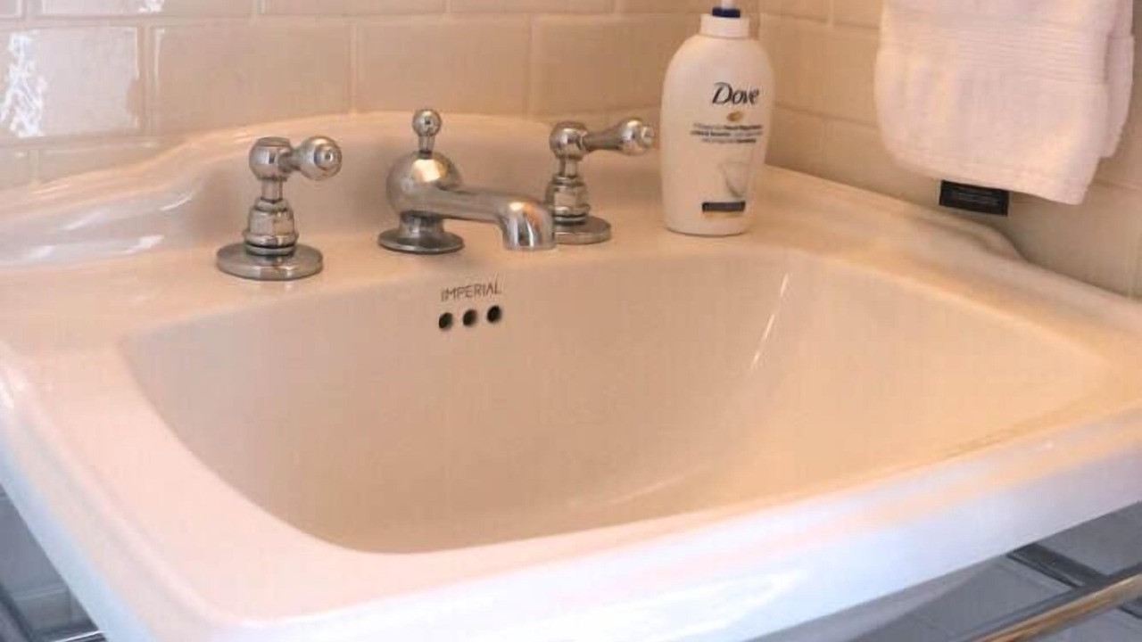 Photo of Bathroom in Budleigh Salterton