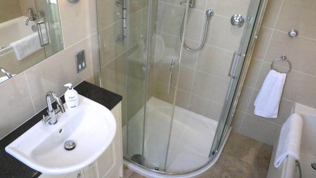 Photo of Bathroom in Budleigh Salterton