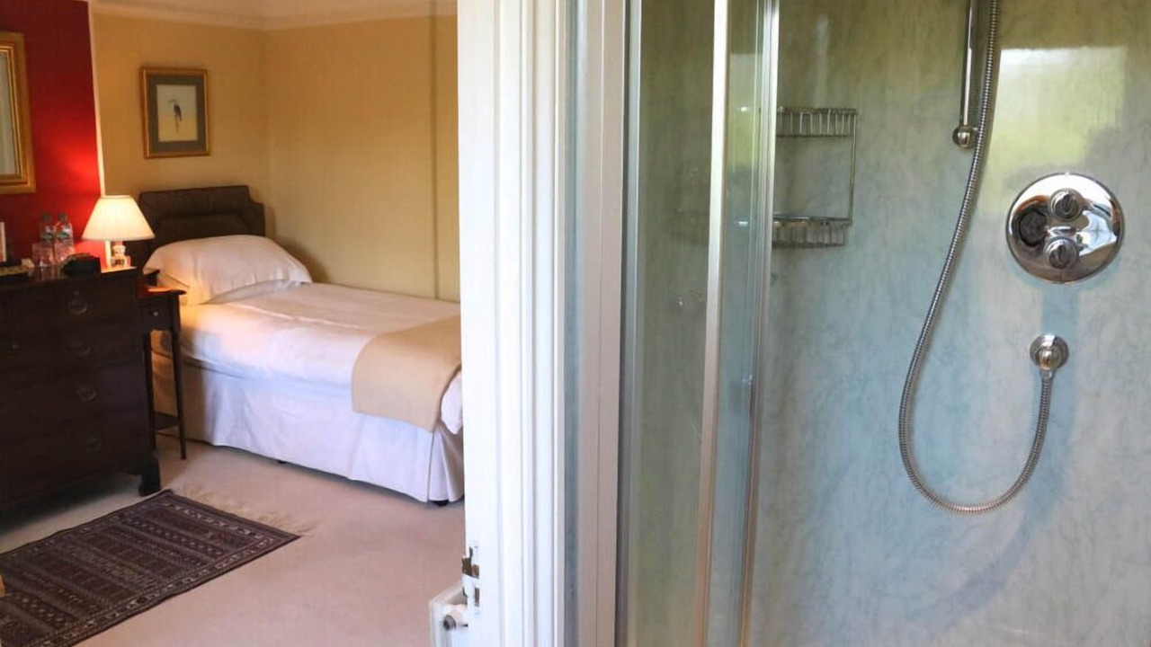 Photo of Bathroom in Budleigh Salterton