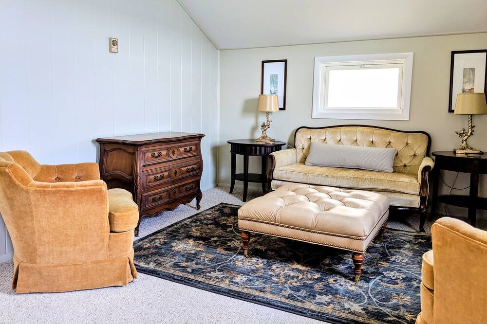 Photo of Livingroom in Town of Scriba