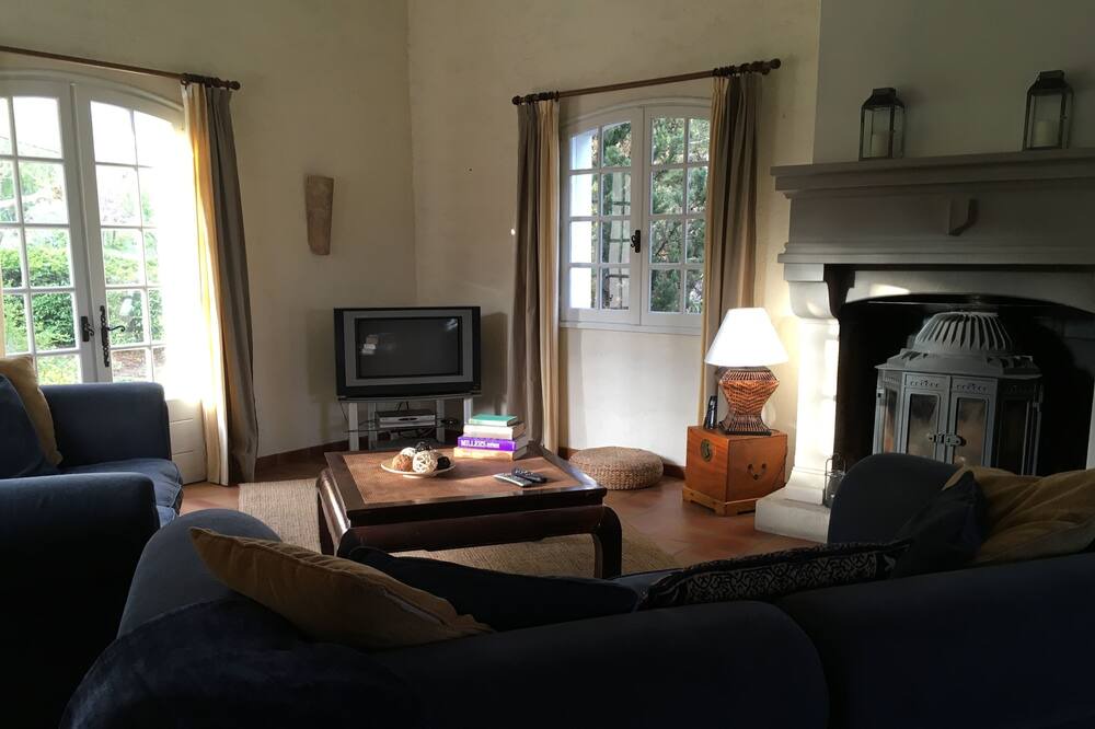 Photo of Livingroom in Oupia