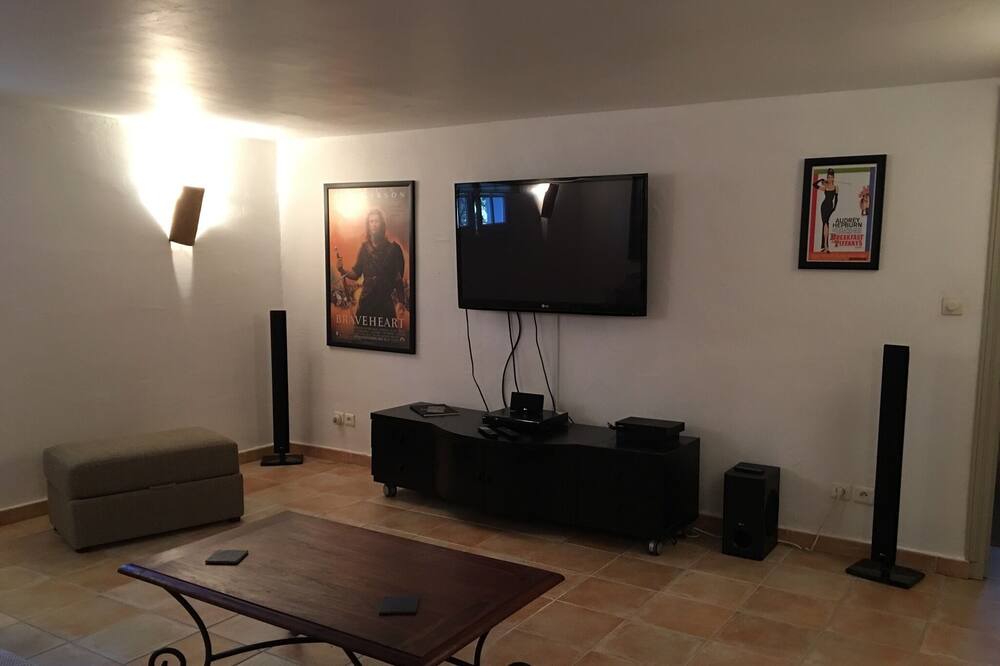 Photo of Bedroom in Oupia