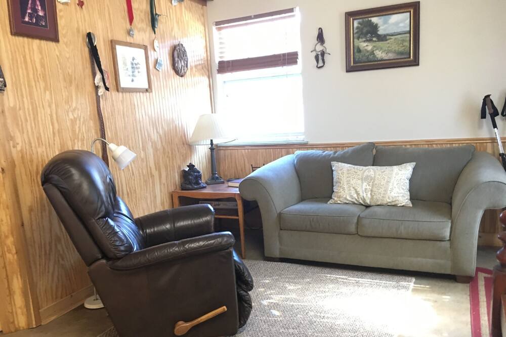 Photo of Livingroom in Bastrop