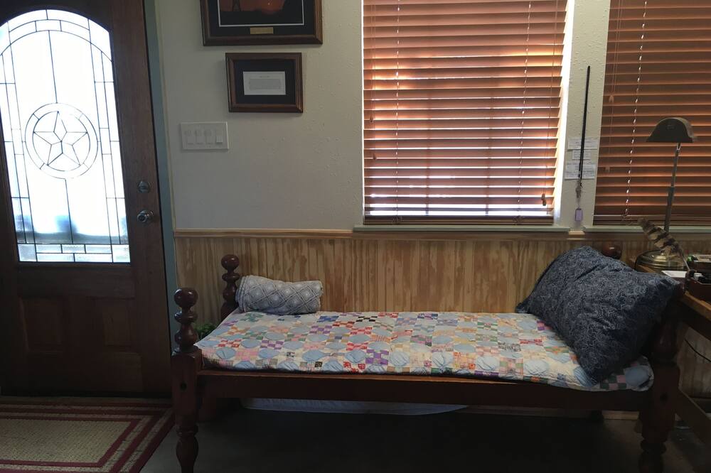 Photo of Livingroom in Bastrop