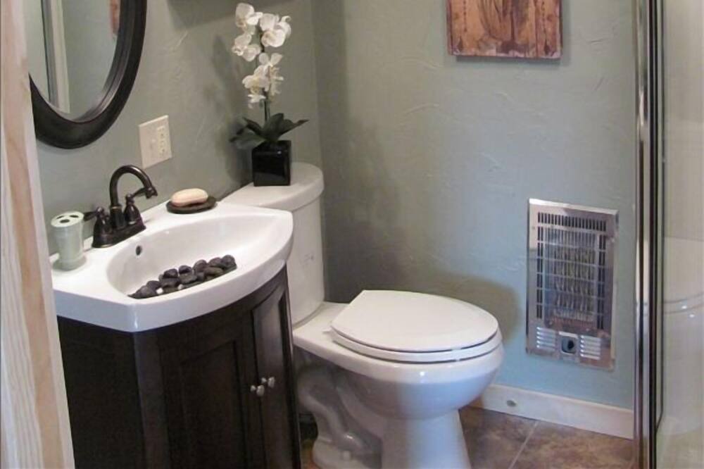 Photo of Bathroom in Nye