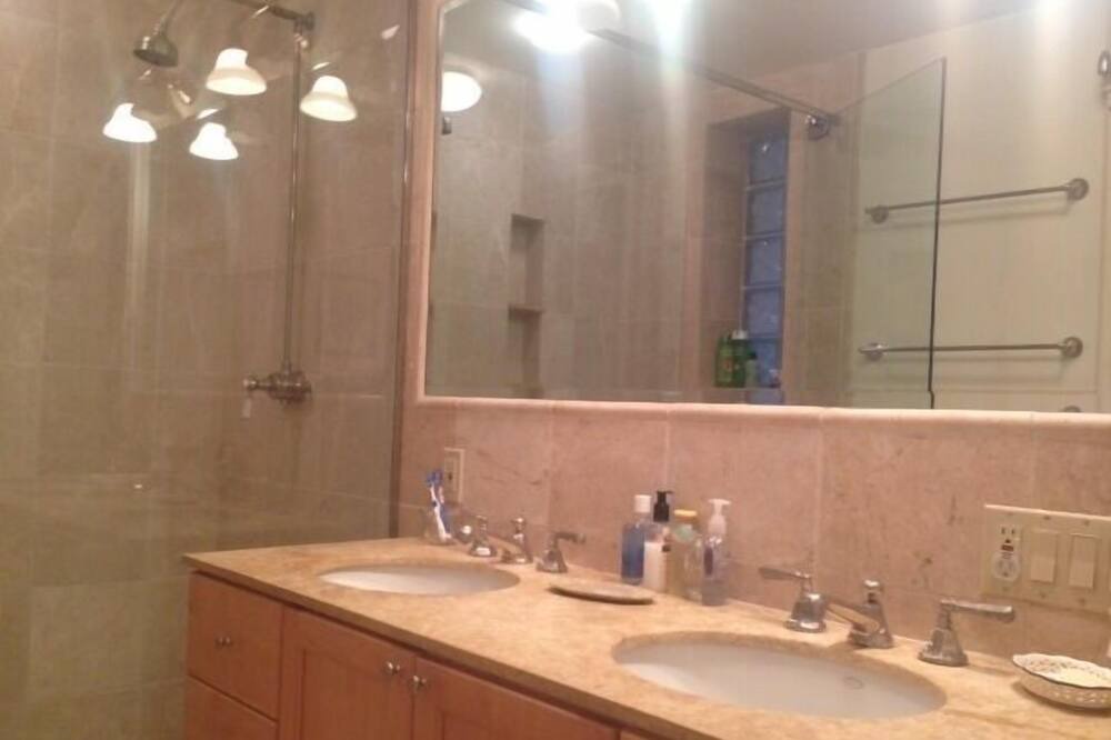Photo of Bathroom in Carroll Gardens