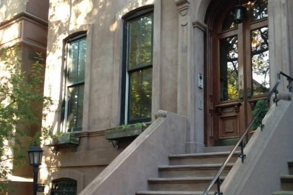 Photo of Others in Carroll Gardens