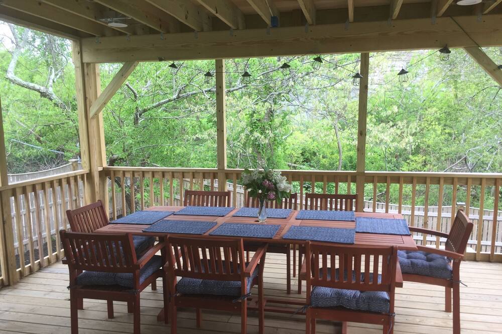 Photo of Patio Balcony in Cedar Bushes