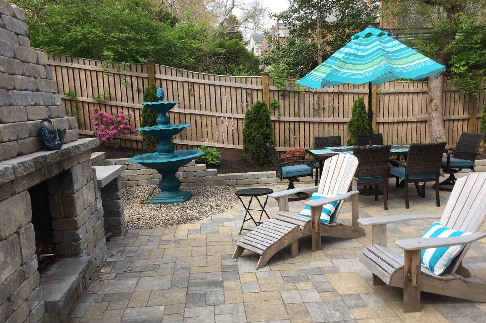 Photo of Patio Balcony in Cedar Bushes