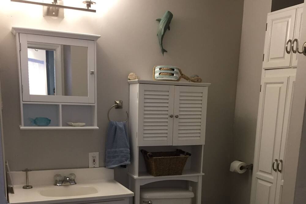 Photo of Bathroom in Cedar Bushes