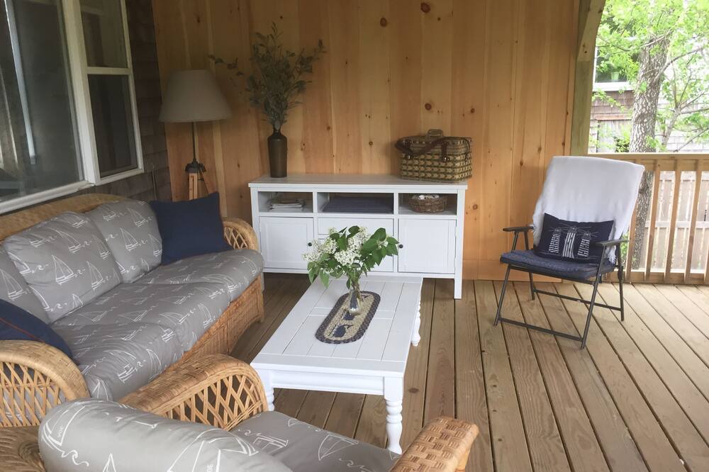 Photo of Patio Balcony in Cedar Bushes