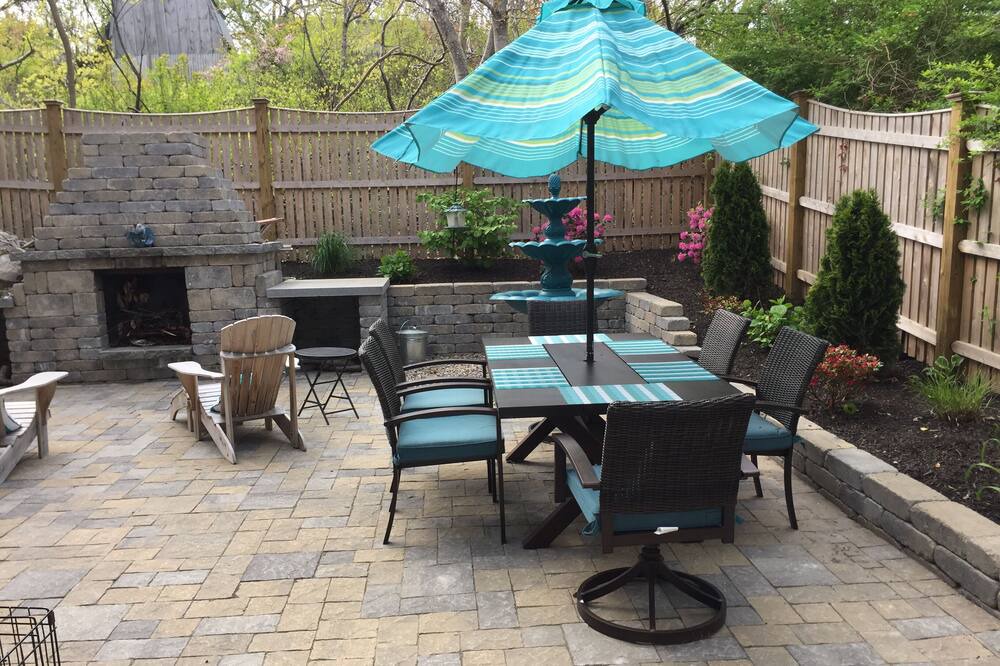 Photo of Patio Balcony in Cedar Bushes
