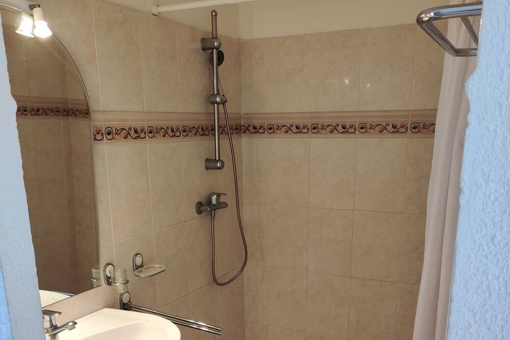 Photo of Bathroom in Port-Vendres