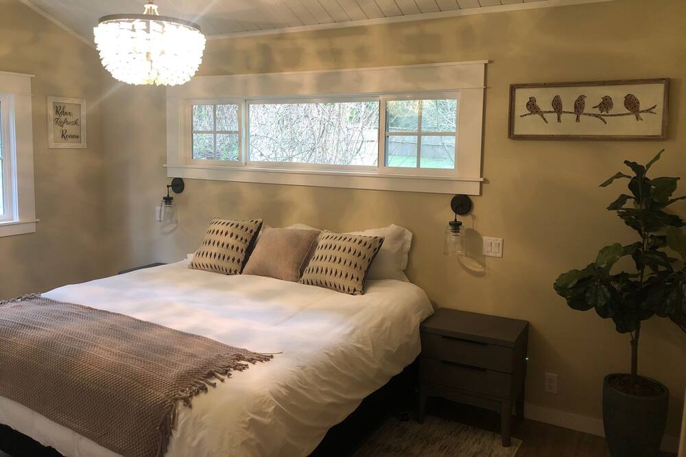 Photo of Bedroom in Crescent City