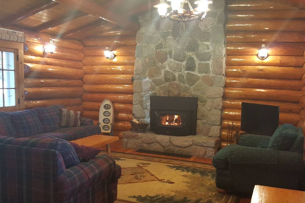Photo of Livingroom in Sioux Narrows Nestor Falls