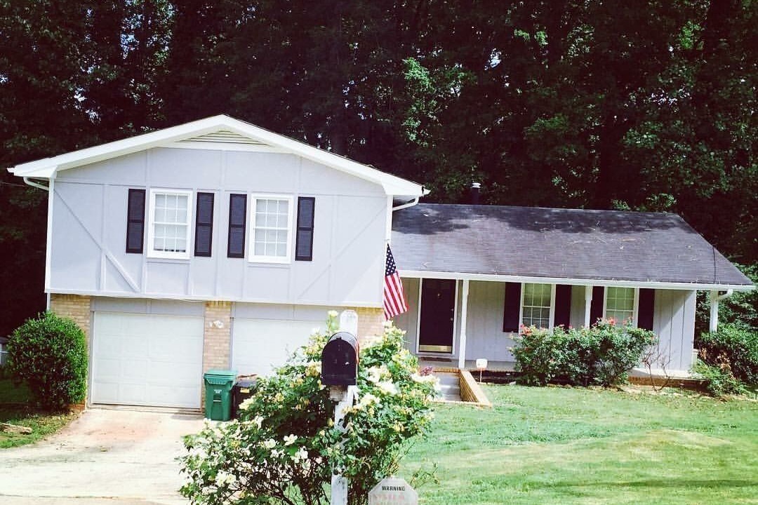 Photo of Outdoor in Leslie Estates