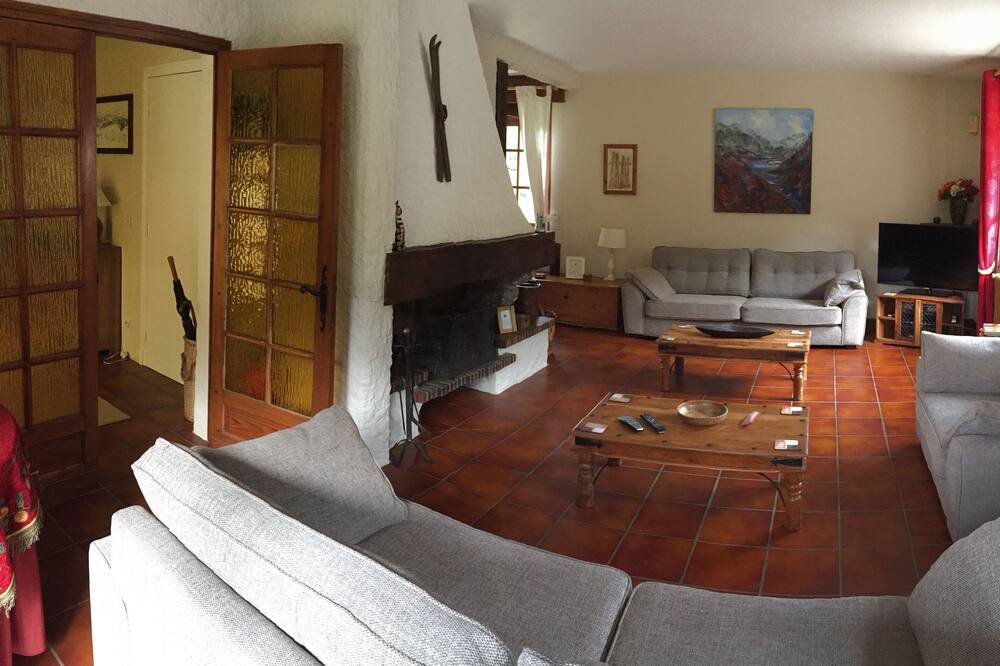 Photo of Livingroom in Pouzac