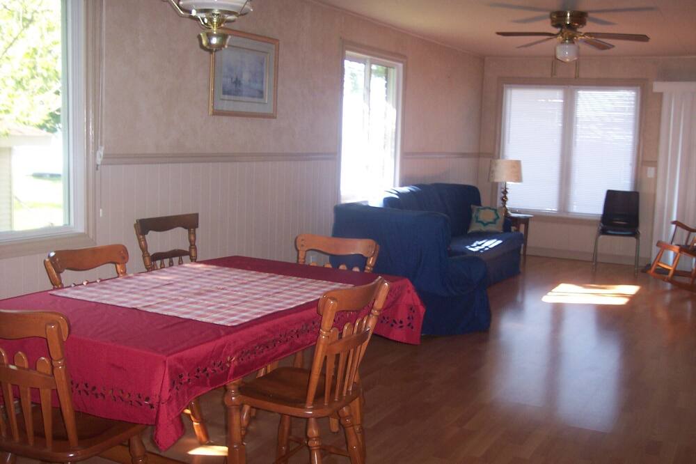 Photo of Livingroom in Pointe aux Roches