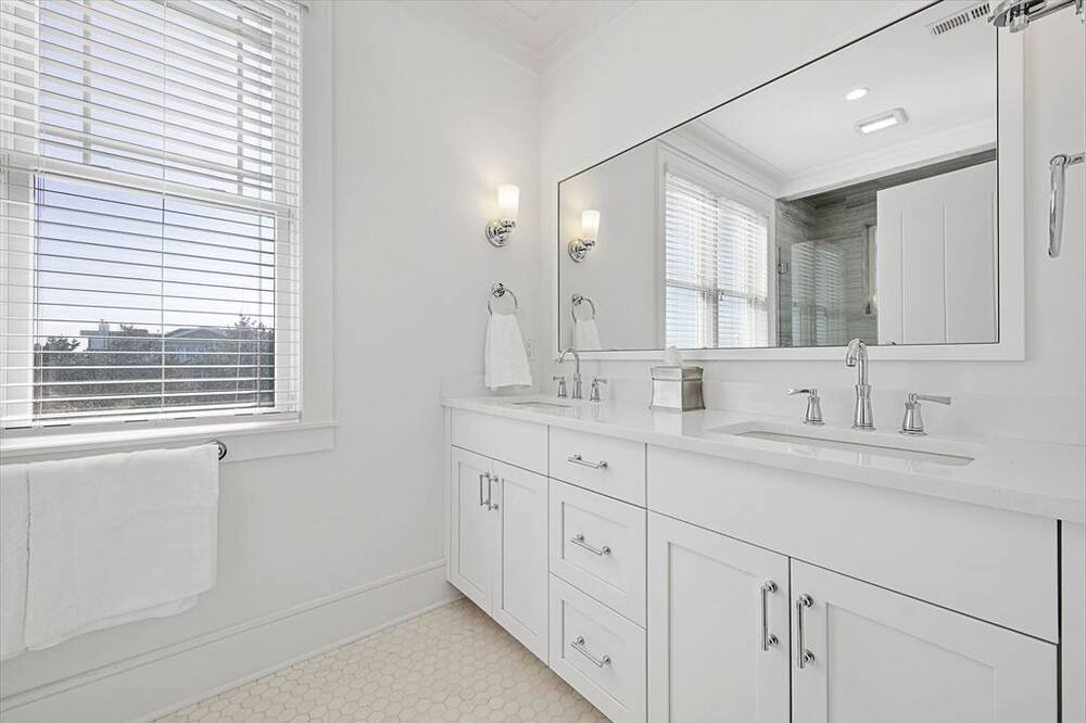 Photo of Bedroom in Loveladies