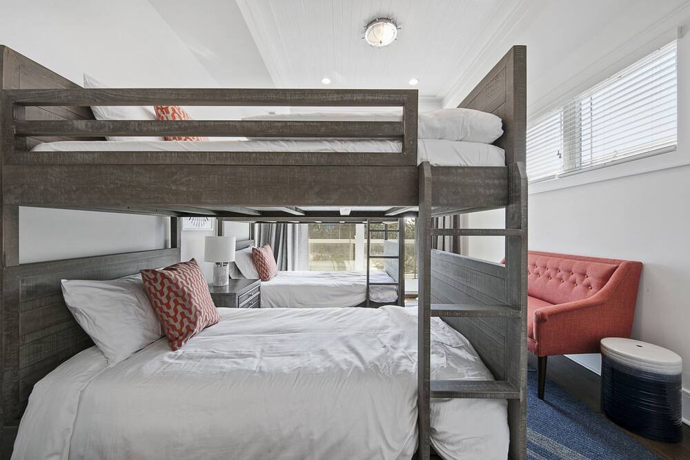 Photo of Others in Loveladies