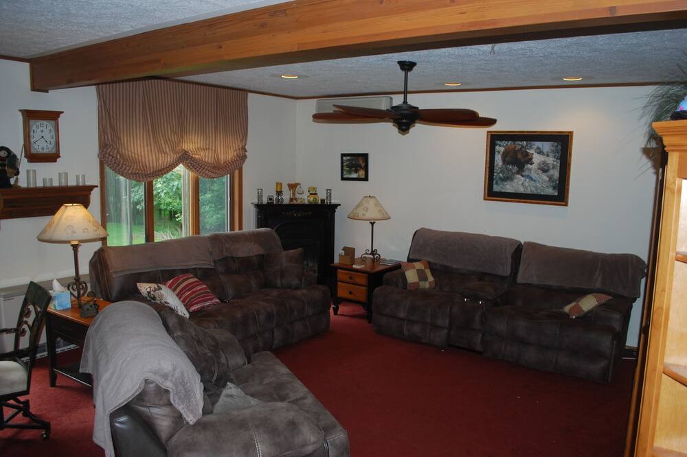 Photo of Livingroom in White Mills