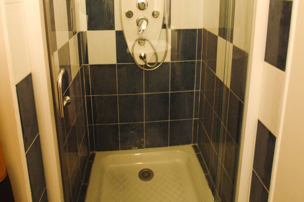 Photo of Bathroom in Marsillargues