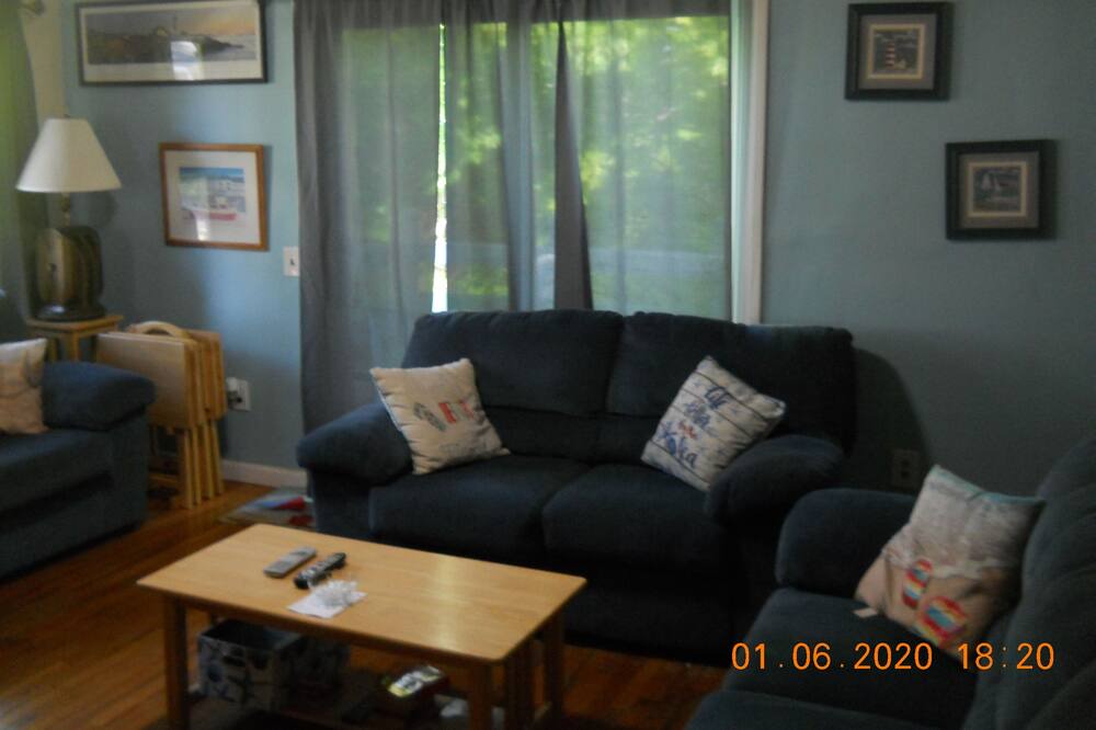 Photo of Livingroom in Misquamicut