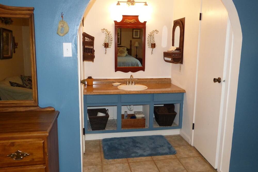 Photo of Bathroom in Grogan's Mill